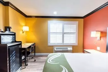 هتل Quality Inn & Suites