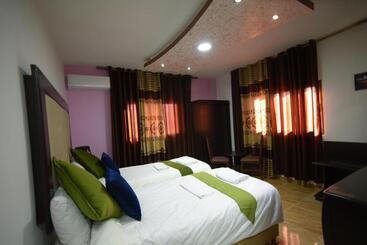 هتل آپارتمان Petra Guests