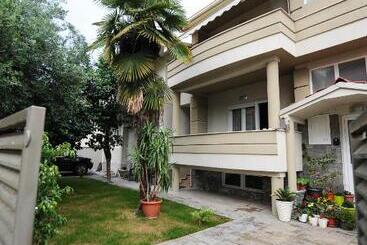 پانسیون Stella Apartments