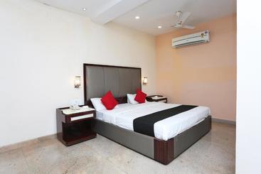 Hotell Oyo 38400 Gaurav Garden