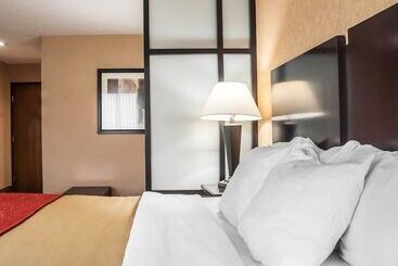 בית מלון כפרי Quality Inn