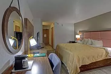 هتل Quality Inn Pierrefort Pierre