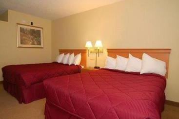 هتل Econo Lodge Inn & Suites