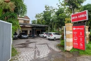 Pansiyon Reddoorz Syariah @ Colomadu 2