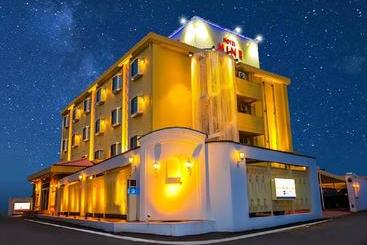 בית מלון כפרי Mine  Adults Only