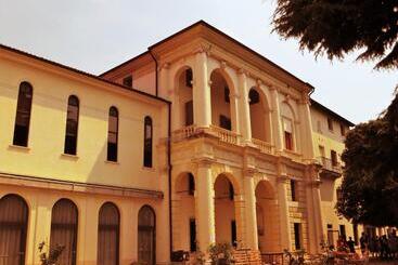 تختخواب و صبحانه Guest House Villa Angaran San Giuseppe