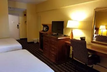 فندق Comstock Inn & Conference Center