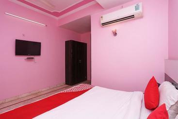 Hotell Oyo 16118 Nandini