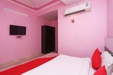 ホテル Oyo 16118 Nandini