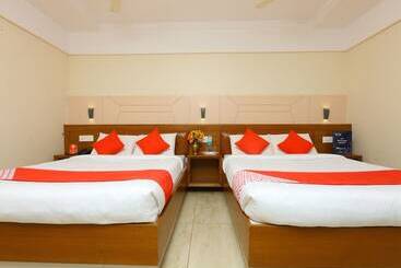 هتل Oyo 10700 Padmavathi