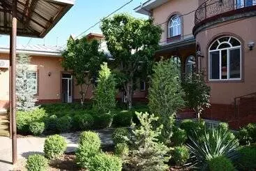 Pensió Nurziyo Guest House