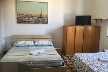 تختخواب و صبحانه La Magnolia