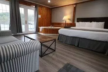 Ostello Algonquin Lakeside Inn