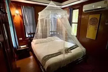 Khao Sok Paradise Resort