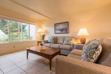 آپارتمان Channel Island Shores