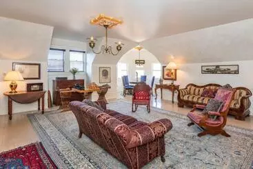 فندق Chateau Tivoli Bed And Breakfast