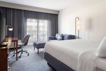 בית מלון כפרי Courtyard St. Petersburg Clearwater