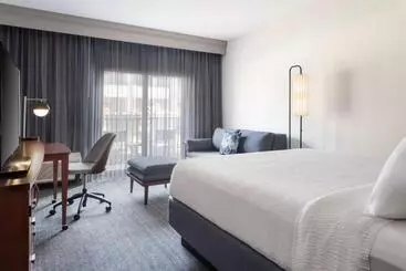 Отель Courtyard St. Petersburg Clearwater