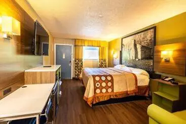 Motel Super 8 By Wyndham Cincinnati Springdale Oh