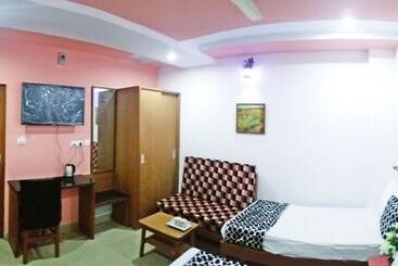 هتل Airport Sky Inn