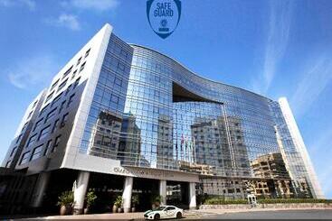 Отель Grand Cosmopolitan