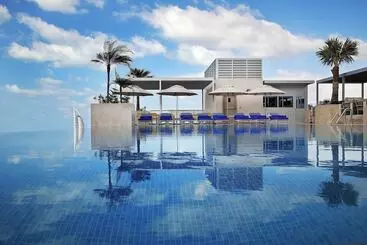 هتل Grand Cosmopolitan