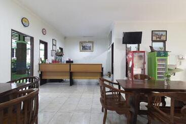 Hotel Oyo 1682 Greenia