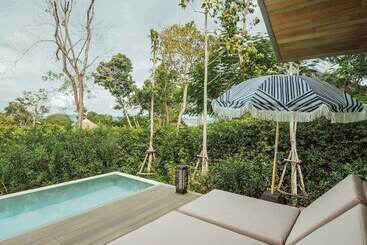 Resort Island Escape Burasari