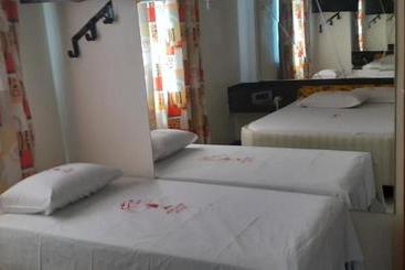 هتل Verlaine Adult Only