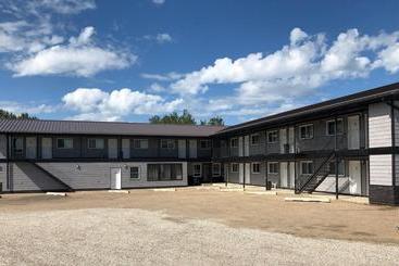 בית מלון כפרי Onoway Inn And Suites