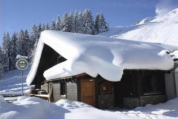 Hotel Hostel Le Poussin