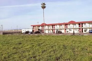 酒店 La Plaza Inn Los Banos