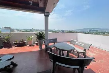 Le House Hotel And Studio