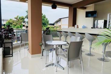 هتل Tropical City