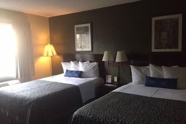 فندق Days Inn By Wyndham Cleveland Lakewood