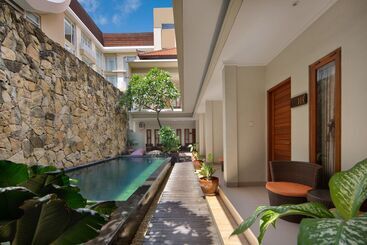 تختخواب و صبحانه Angkul Angkul Segara Beach Kuta By Kamara