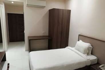 בית מלון כפרי Ashish  International