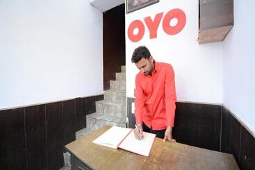 هتل Tourist By Oyo Rooms