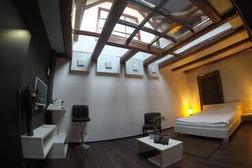 هتل آپارتمان Vendi Grand Square Residence