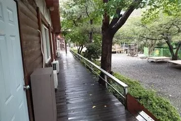 پانسیون Gyeongju Log Cabin