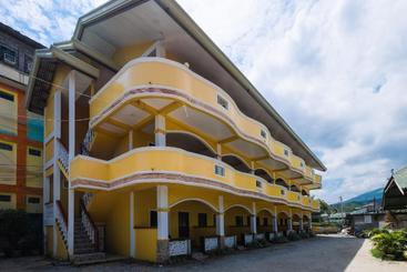 בית מלון כפרי Delgado's Resort