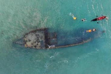 هتل Backpackers Island Beach Camp Adults Only