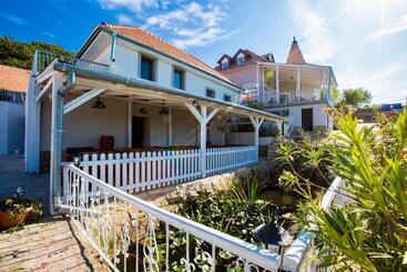 Bed and Breakfast Fogadó A Két Tölgyfához