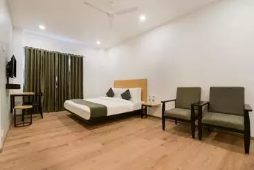 ホテル Super Townhouse The Awadh Airport Near Chaudhary Charan Singh International Airport