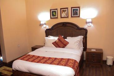 هتل Franklin And Suites