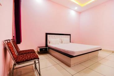 Hotel Spot On 49555 The Royal