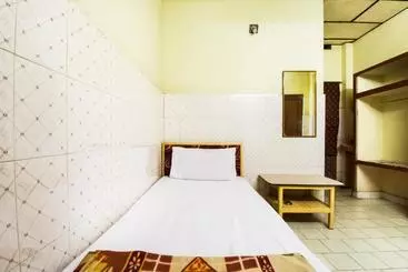 هتل Spot On 60642 Sri Ratna Lodge