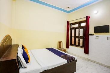 Hotell Spot On 37539 Punjabi Mahal