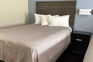 בית מלון כפרי Express Inn & Suites