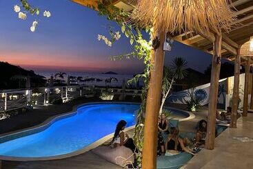 Seaesta Komodo Hostel &